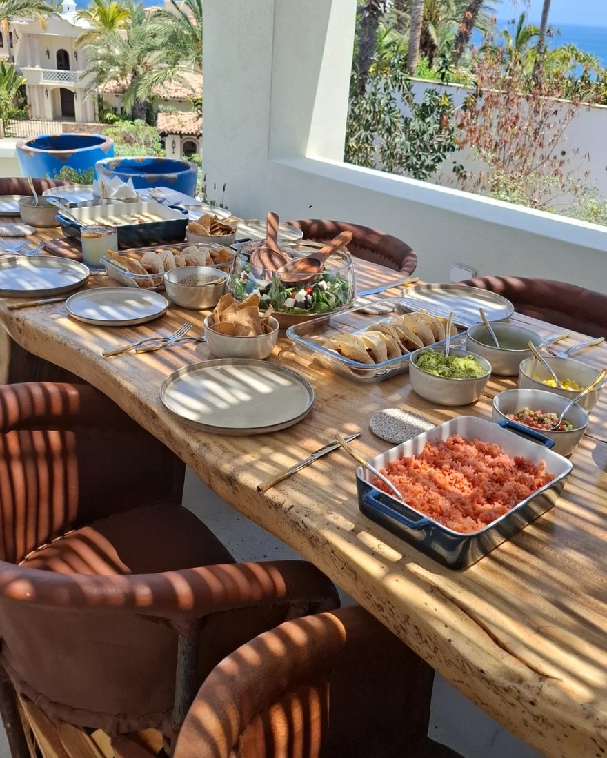 Ten places set on a terrace above the Sea of Cortés